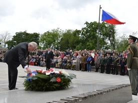 Prezident Miloš Zeman při pietním aktu na Vítkově.