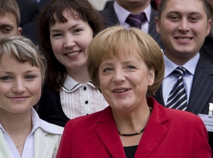 Kancléřka Merkelová s ruskými Němci po přestěhování zpět do Německa.