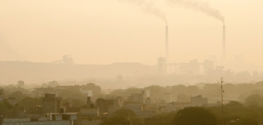 Smog na předměstí Dillí.