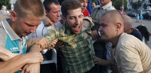 Zatýkání opozičníků v Minsku roku 2010 na "Den solidarity". 
