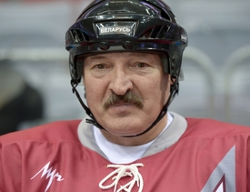 Prezident Lukašenko je nadšený hokejista.