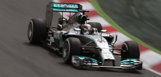 Vítěz kvalifikace na GP Španělska Lewis Hamilton.