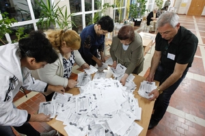 Sčítání odevzdaných hlasů v separatistickém referendu.