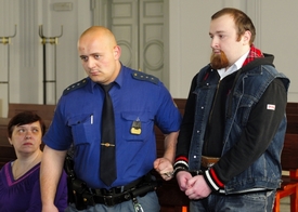 Vojtěch Hrdlička si odpykává 19letý trest za vraždu otce a nevlastní matky.