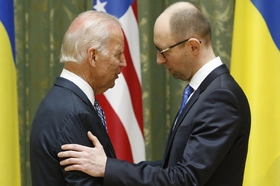 Viceprezident USA Biden a ukrajinský premiér Jaceňuk.