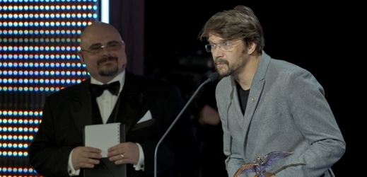 Cenu Akademie populární hudby Anděl za rok 2013 v kategorii Zpěvák roku převzal 14. května v Praze Dan Bárta za album Maratonika.