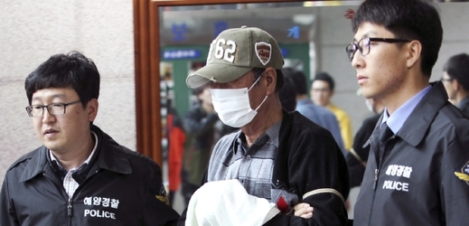Zatčený kapitán potopeného jihokorejského trajektu Lee Joon-seok.