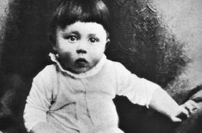 Malý Adolf v době, Kdy ještě nebyl zločinec a masový vrah.