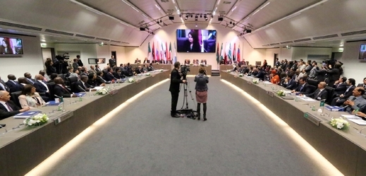 Zasedání ministrů OPEC ve Vídni na konci roku 2012.