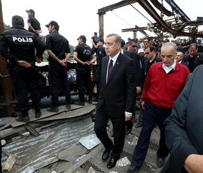 Erdogana v Somě, místě tragédie, vypískali.