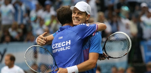 Tenista Tomáš Berdych povede české obhájce titulu v semifinále Davisova poháru ve Francii, které se uskuteční v září na antuce centrkurtu v areálu Roland Garros. 