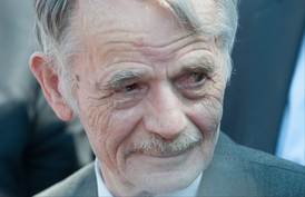 Vůdce krymských Tatarů a bývalý disident Mustafa Džemilev si v minulosti odseděl tři roky ve vězení za protest proti okupaci Československa v roce 1968.