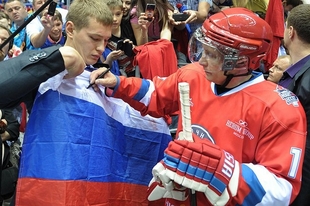 Putin si tento týden zahrál na všeruském hokejovém festivalu.