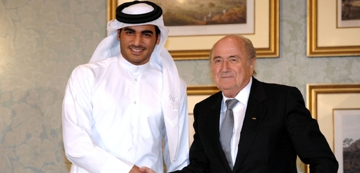 Sepp Blatter (vpravo).