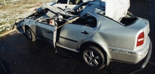 Nehodu na Bruntálsku nepřežilo malé dítě, další čtyři lidé bojují o život (ilustrační foto).