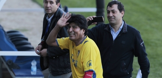 Bolivijský prezident Evo Morales je známý fotbalový nadšenec.