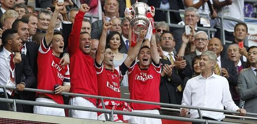 Arsenal má po devíti letech trofej.