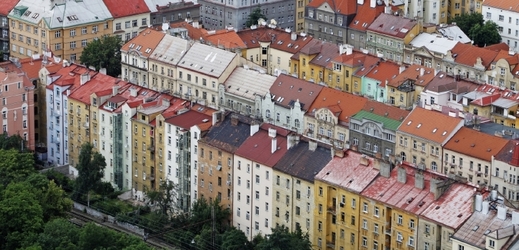 Nejvíce jsou zatíženi splátkami hypoték pražské domácnosti (ilustrační foto).