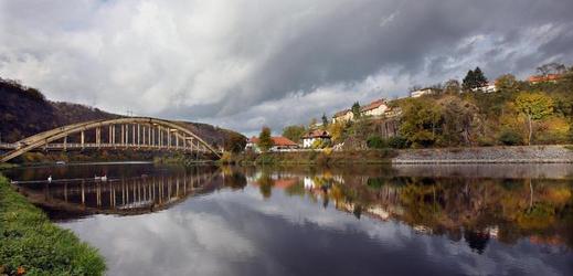 Štěchovický most oslaví v úterý 75 let (ilustrační foto).