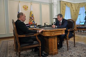 Min. obrany Šojgu a ruský prezident Putin.