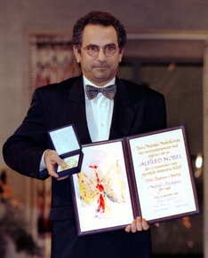 Horta získal Nobelovu cenu za mír (1996).