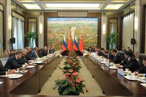 Ruská a čínská delegace jednají v Šanghaji.