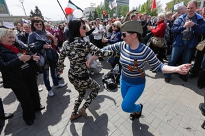 Radost v Donbasu na výročí Velké vlastenecké války (2014).