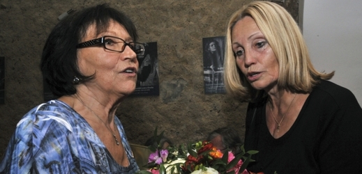 Zpěvačka Marta Kubišová (vlevo) s režisérkou Olgou Sommerovou.