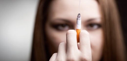Kuřáci budou muset kvůli svému zlozvyku opět sáhnout hlouběji do kapsy (ilustrační foto).