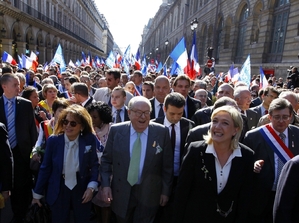 Vítězný pochod. Jen-Marie Le Pen a jeho politicky velmi úspěšná dcera.