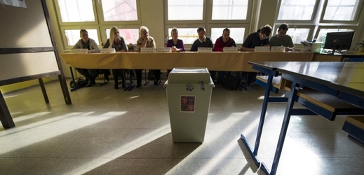 V Česku se volební místnosti otevřou v pátek.