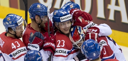 Čtvrtfinálové utkání mistrovství světa hokejistů: USA - ČR, 22. května v Minsku. Čeští reprezentanti se radují z vítězství.