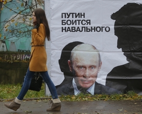 Plakát: Putin se bojí Navalného.