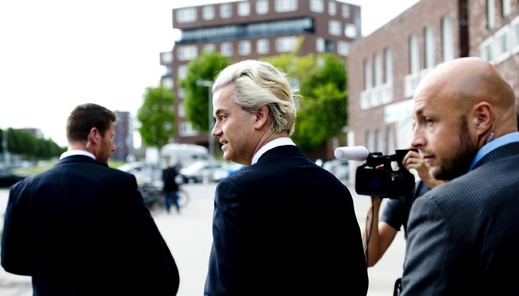 Rozpačitý Geert Wilders (blonďák) po volbách do EP.