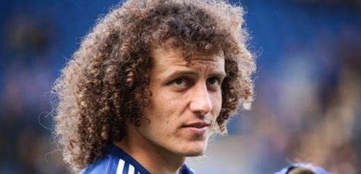 Brazilský obránce David Luiz přestupuje z Chelsea do PSG.
