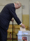 Prezident Miloš Zeman posílá svůj hlas do volební urny. (Foto: Krumphanzl Michal)
