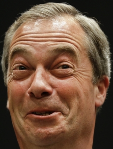 Podle Farage je Juncker nepříčetný eurofederalista.