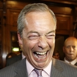 Nigel Farage se po volbách smál od ucha k uchu.