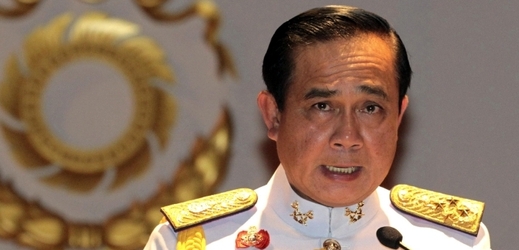 Šéf armády a vůdce státního převratu Prajutch Čan-Oča byl schválen jako šéf vládní vojenské rady.