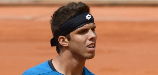 Český tenisový souboj v prvním kole Roland Garros vyhrál Jiří Veselý. 