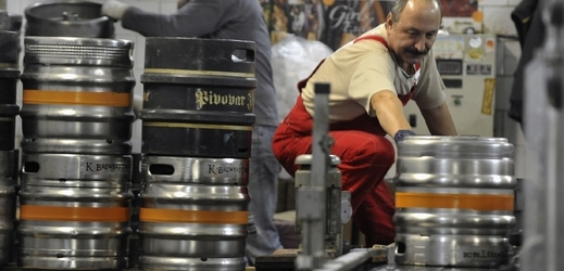 Pivovary Lobkowicz jsou pátým největším výrobcem piva v Česku (ilustrační foto).