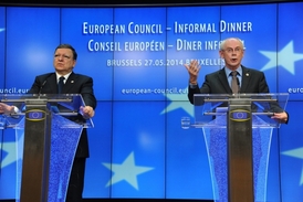 Předseda Evropské rady herman van Rompuy (vpravo) s dosluhujícím šéfem eurokomsie José Barrosem.