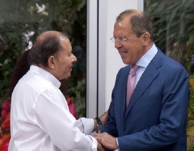 Nikaragujský prezident Ortega (vlevo) a šéf ruské diplomacie Lavrov.