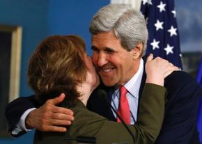 Sbohem. Šéfka unijní diplomacie Ashtonová a min. zahraničí USA Kerry.