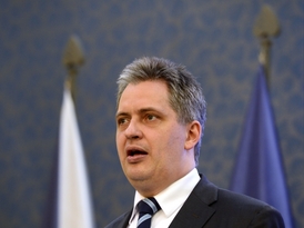 Ministr pro legislativu a lidská práva Jiří Dientsbier.