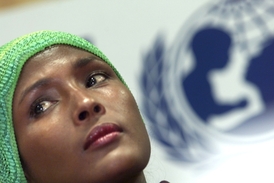 Bývalá somálská modelka Waris Dirieová obřízku podstoupila v pěti letech.