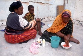 Na somálském venkově je zohavování dívek stále každodenní praxí.