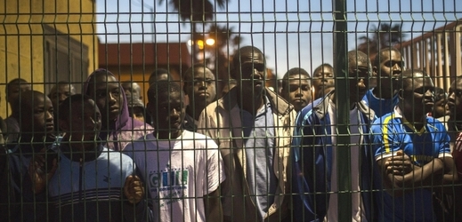 Imigranti ze subsaharské Afriky v detenčním centru v Mellile.