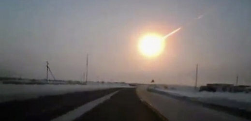 Meteorit dopadl 15. února loňského roku.
