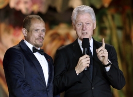 Bill Clinton a Gery Keszler (organizátor plesu).